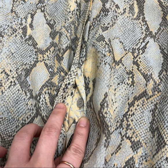 Lafayette 148 Scottie Python Snake Print 100% Silk Button Up Blouse Sz M Party - Picture 6 of 10